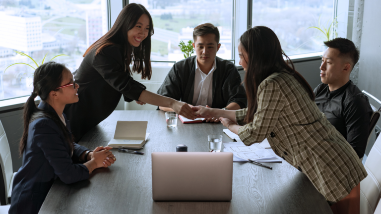 How to Meet New People: Effective Strategies for Expanding Your Social Network