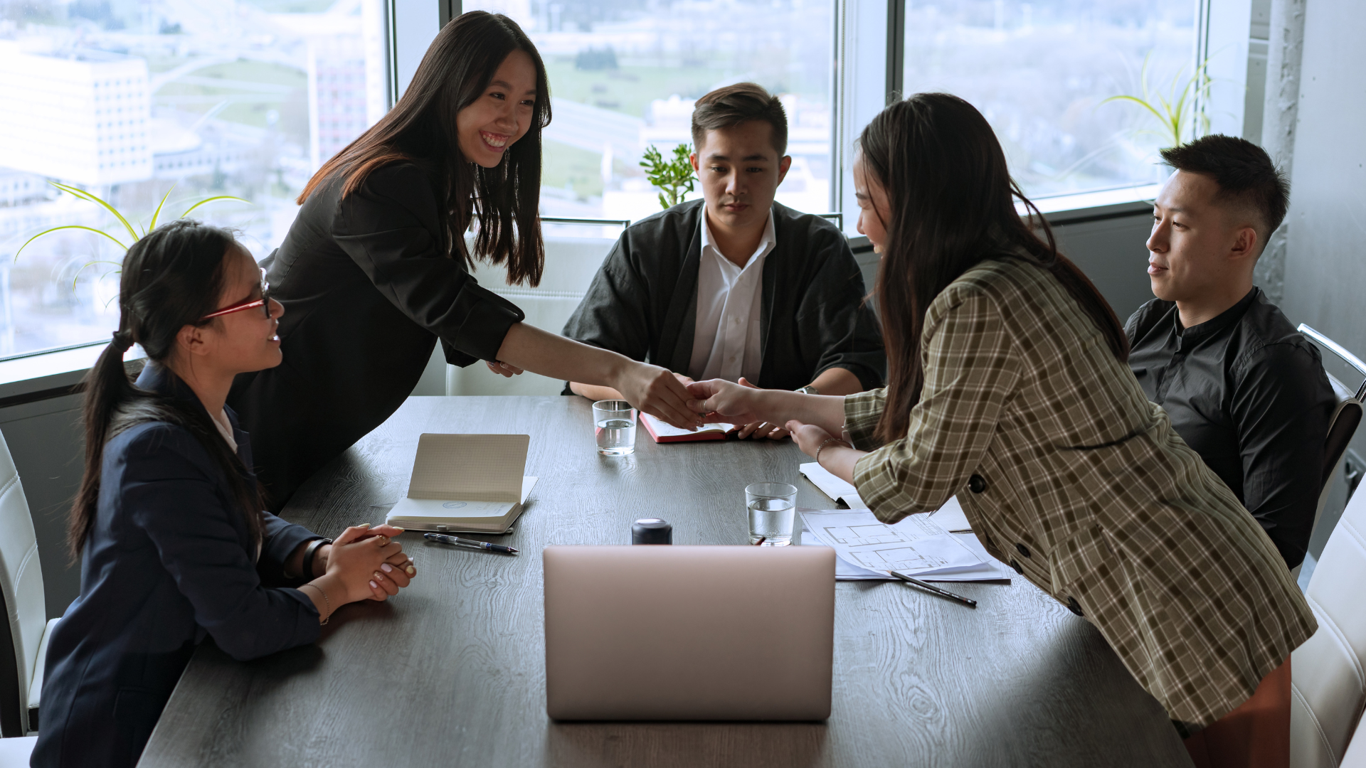 How to Meet New People: Effective Strategies for Expanding Your Social Network