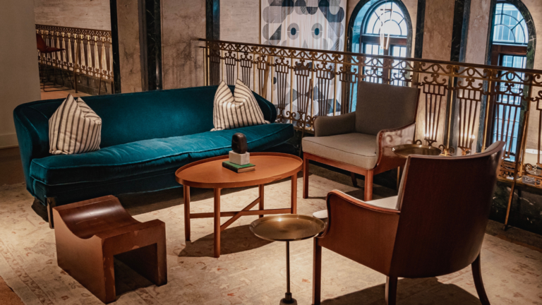 Mixing Old and New Furniture: Achieving a Timeless Aesthetic in Home Decor